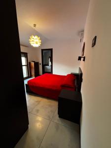 Modern Apartment with Balcony 2 Bedrooms & 2 Bathrooms near Cremona Fair