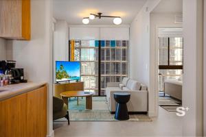 Luxurious & Stylish 2BD Apt in Miami Gym & Pool