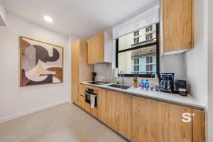 Luxurious & Stylish 2BD Apt in Miami Gym & Pool