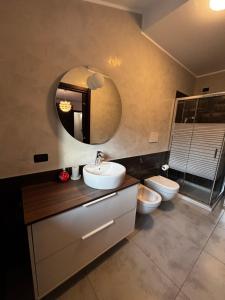 Modern Apartment with Balcony 2 Bedrooms & 2 Bathrooms near Cremona Fair