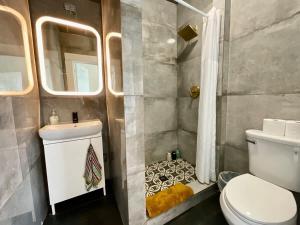 Easy Rodeo Access, HUGE 2BR, Walk to Restos & Bars