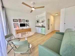 Parking, piscine, terrasse