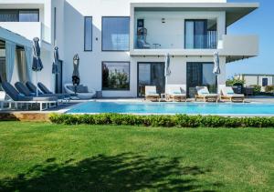 Luxury Villa Orizontes with Private Outdoor & Heated Indoor Pool, Hot Tub & Gym