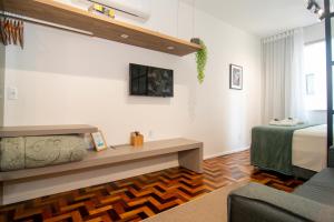 Studio em frente à Catedral no centro KH1930