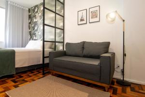 Studio em frente à Catedral no centro KH1930