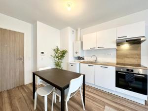 LÉmeraude - Proche Hôpital - Parking - Clim - Fibre - Terrasse