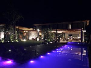 Mansão de Luxo em Praia do Forte com Acesso à Praia