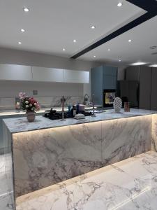 Unique 3600 sq ft Luxury 4-Bed Richmond Hill Home