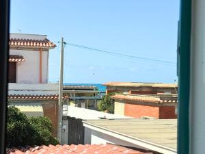 Azure Oasis with parking near the airport & beach