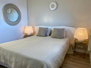 Belle villa vue mer piscine parking plage à pied