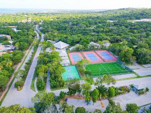 Casa de Luxo com Jacuzzi aquecida e 3 quartos na Praia do Forte, Condomínio Clube com estrutura completa, Academia, Restaurante, Brinquedoteca e muito mais