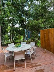 Casa de Luxo com Jacuzzi aquecida e 3 quartos na Praia do Forte, Condomínio Clube com estrutura completa, Academia, Restaurante, Brinquedoteca e muito mais