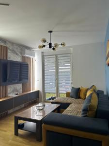 Ljubičica deluxe 2, sa dvorištem i parkingom