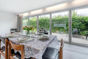 3 Bed in Stepaside oc-h32040