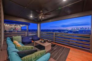 Game Room Balcony Backyard Near Downtown Nash