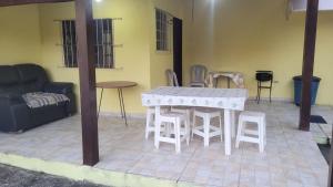 Casa com Varanda Próxima Praia do Centro