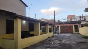 Casa com Varanda Próxima Praia do Centro