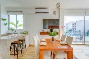 Private Oceanview Stay with Balcony & Rooftop Pool