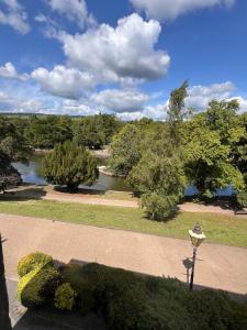 Gorgeous Buxton Lakeview Apartment on Park