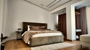 Fivenco Suites - Private Suites w King Bed Modern