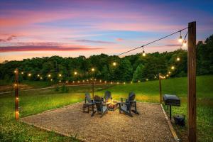 Smoky Oasis, Hot Tub, Luxury Sauna, Fire Pit, Arcade Games, Free Pets