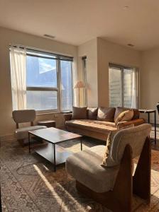 Upscale Apartment Near Lake Michigan