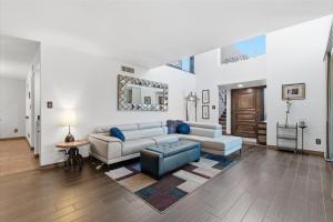 Windchime - Multiple Patios - Mins to Old Town