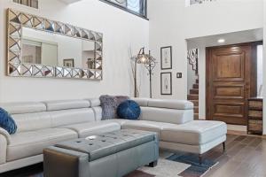 Windchime - Multiple Patios - Mins to Old Town