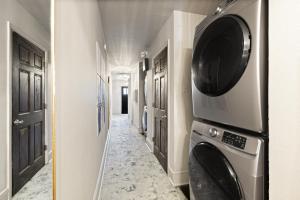 Spacious studio condo in historic Munger Place