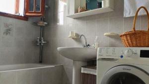 Tria Liodendra Corfu - Sea