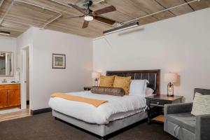 Charming Appleton Condo Downtown Modern Loft