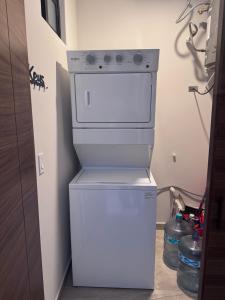 Habitación y baño privado en departamento compartido