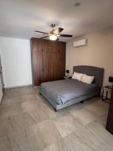 Habitación y baño privado en departamento compartido