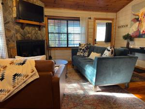 Stargazer Cabin - Sauna, Rooftop Deck, Fire Pit, Indoor Wood Fireplace, Privacy