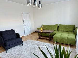 Central Family Apt 70 m2 with free Parking & Private Entrance