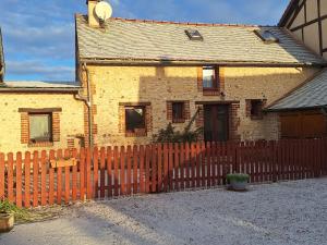 LAuberge de la fontaine "Gîte Nyméa" et "Gîte LAvérine"