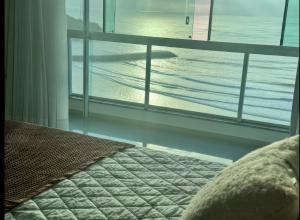 Frente Mar alto padrão 250m2 pé na areia 3 garagens