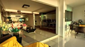 Frente Mar alto padrão 250m2 pé na areia 3 garagens