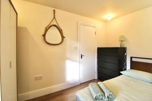 Spacious Three Bedroom Home in Leytonstone Sleeps Six Guests