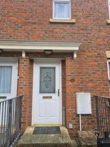 4-Bedroom House with En-Suite, 2 additional bathrooms, Free Parking