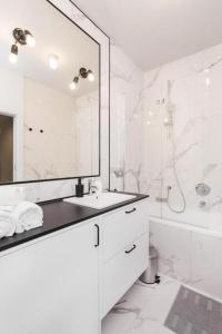 Golden Apartments Warsaw - Men 41