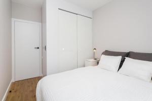 Golden Apartments Warsaw - Men 41