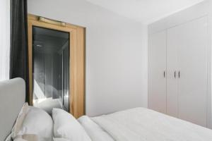 Urban Apartaments - Great Location - City Center - Mennica 41