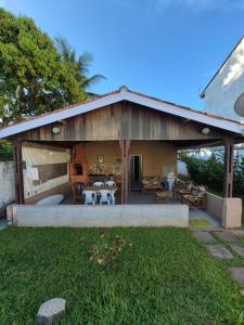 Casa com piscina perto da praia