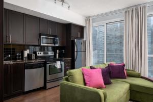 Live the excitement Stay next to Scotiabank Arena!