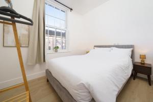 Brand New! Unique Luxury 4-double bedroom and 4-ensuites bathrooms in adjoining apartments close to iconic Camden Town