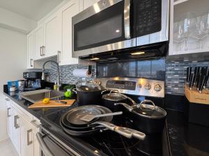 37Fl Renovated Gem Near Waikiki Beach with Parking