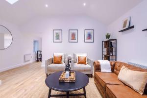 Old Town Hull Apt 1 - King or Twin - Marina Nearby