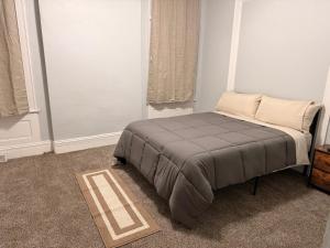 2 bedroom apartment in fox park,close to major areas