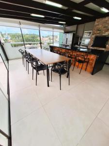 Apartamento do Sol - Cobertura Piscina privativa, 4 quartos, 220m da praia no centro de Bombinhas
